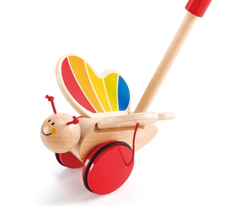 Деревянная игрушка каталка. Каталка деревянная на палочке. Каталка собака hape. Гусеница на палке игрушка каталка винтик и шпунтик. Каталка деревянная на палочке динозаврик.