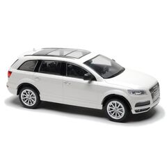 Автомобиль на р/у "Audi Q7", 40 см, на аккумуляторе, в ассортименте