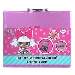 Набор декоративной косметики: тени для век, румяна, в чемодане