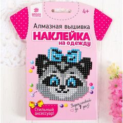 Наклейка на одежду с алмазной вышивкой "Енот"